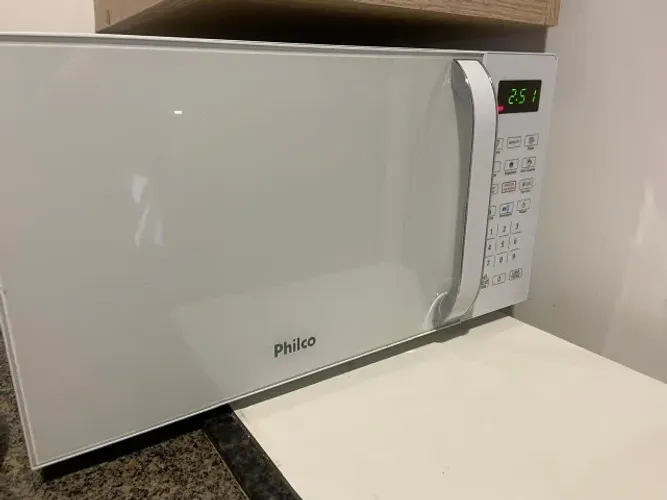 Microondas Philco usando por menos de 1 ano, sem marcas de uso e funcionando perfeitamente