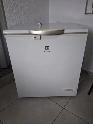 Vende se um freezer