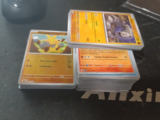 Kit Bulk Pokémon - 154 cartas sendo 29 foil/reverse