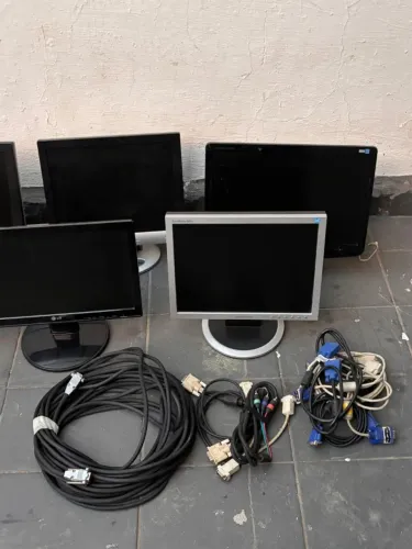Lote de Monitores LCD LG / Samsung + Cabos
