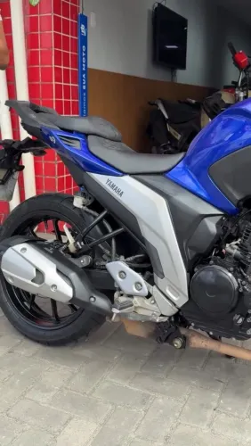 Vendo Yamaha fazer 250c moto quitada não deve Nada.
