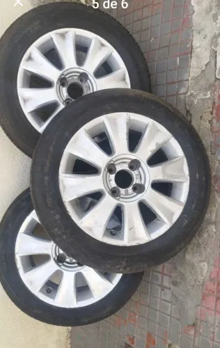 Pneus com Jogo de rodas R$ 150,00 cada