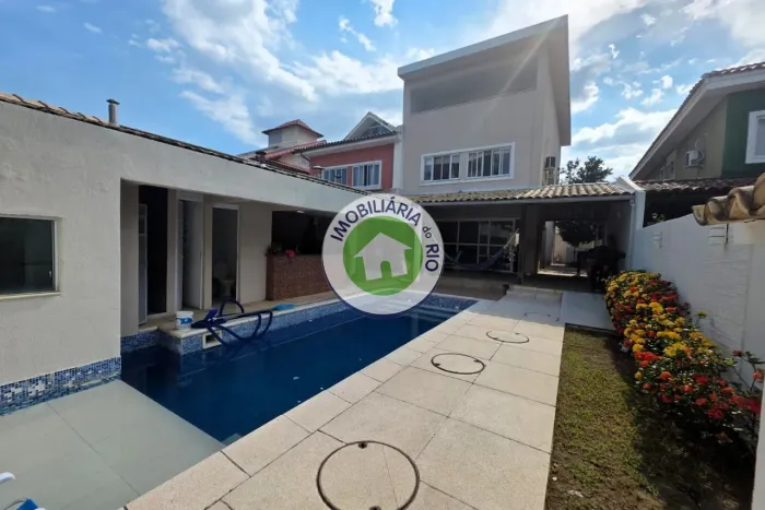 Casa de luxo em condomínio no Recreio dos Bandeirantes, Rio de Janeiro - 5 quartos, 4 suít