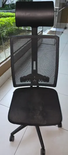 Cadeira de escritório ergonômica flexforn esta funcionando 