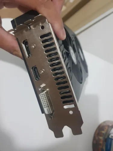 Placa de Vídeo RX 580 2048SP Para Reparo - Sem Imagem