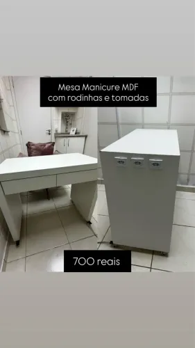 Vendo Mesa Manicure MDF com gaveta, rodinhas e tomadas 