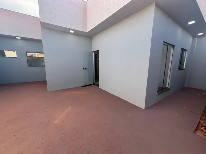 Casa à venda em Rio Verde com espaço amplo, localização privilegiada, 3 quartos e acabamen