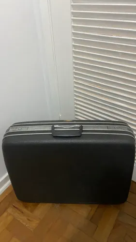 mala de viagem rígida clássica e vintage da renomada marca Samsonite.