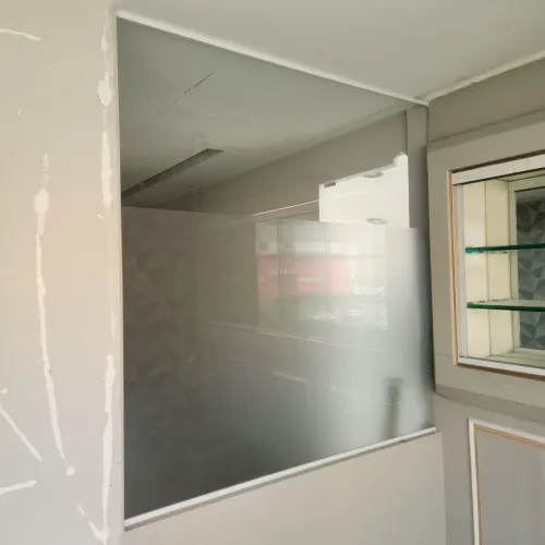 Divisória de Vidro com Película Jateada 1,53m x 1,61m