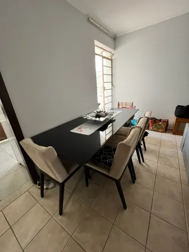 Mesa com 8 cadeiras