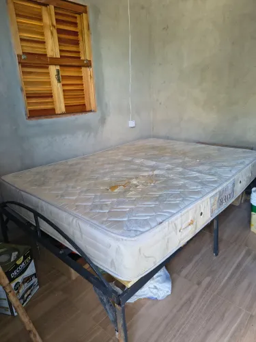 Vendo cama de casal com colchão