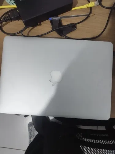 MacBook Air (13-incn 2015)
