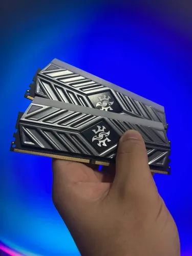 Memoria ram XPG 2x8gb 3000mhz Cl16