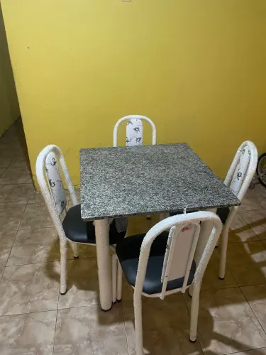Mesa de 4 cadeiras pedra granito 75x75 nova disponível