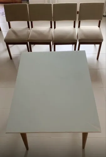 Mesa com 4 cadeiras - Medida 1,00 X 0,90 