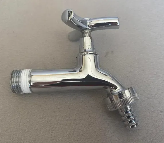Torneira de Parede para Tanque com Bica Reta Cromada New Pertutti Docol