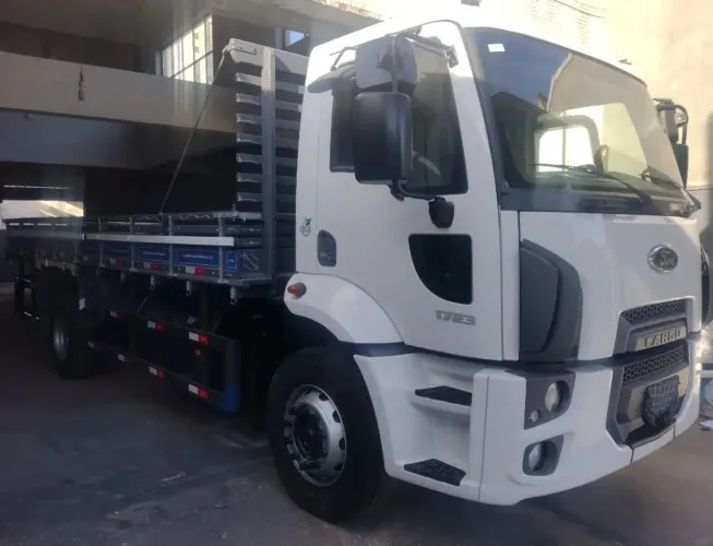 Transfiro a dívida,Ford Cargo 1723 carroceria ano 2016 baixo km