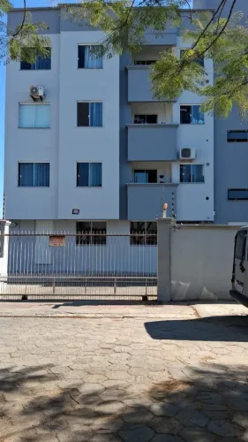 APARTAMENTO NO CENTRO (CENTRO MESMO!) 2.200 COM CONDOMÍNIO(ÁGUA+GÁS) INCLUSO