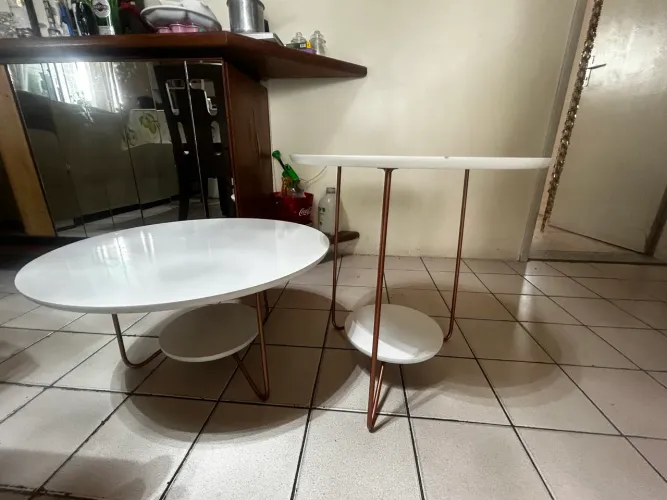 Mesa de centro e lateral