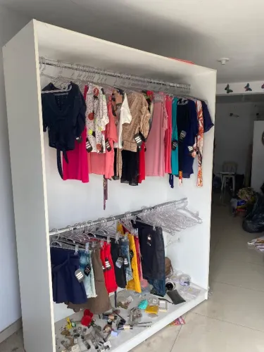 Guarda roupa modelo mostruário para loja de roupa
