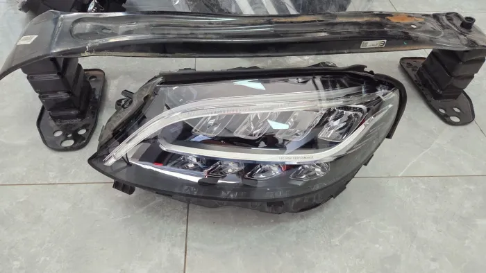 Farol Mercedes c180 c200 c300 Le 2019