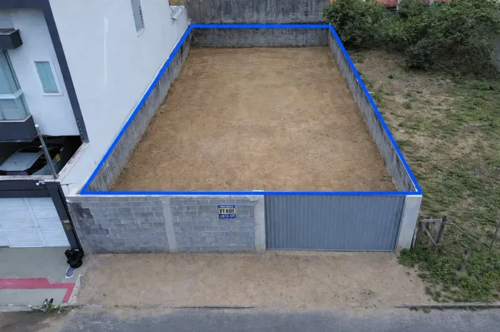 Lote/Terreno para venda possui 220 metros quadrados
