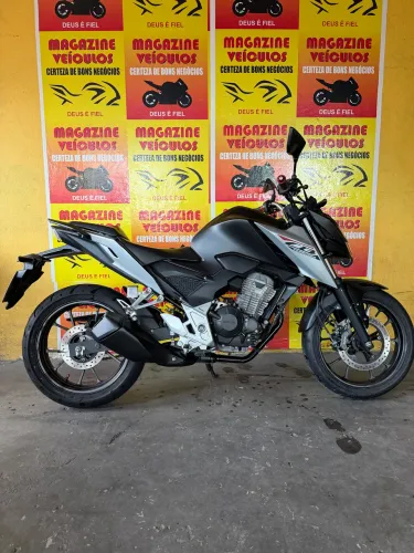 Linda cb 300f 2024 com apenas 28 mil km