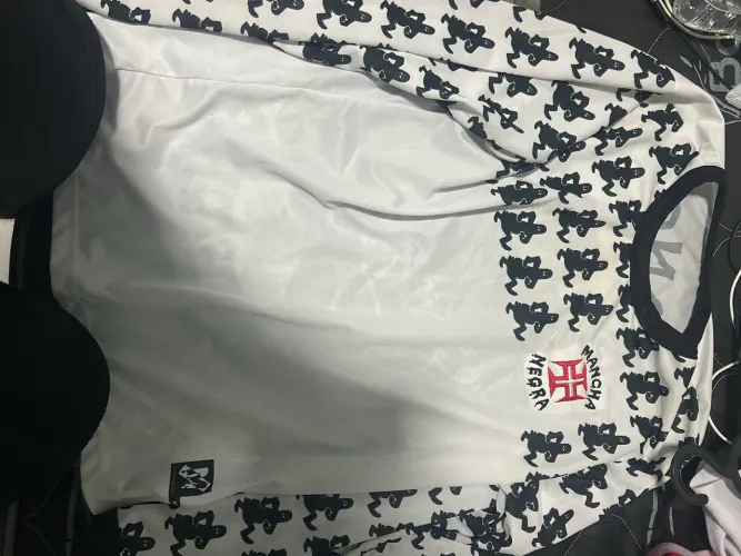 camisa manga longa mancha negra padrão