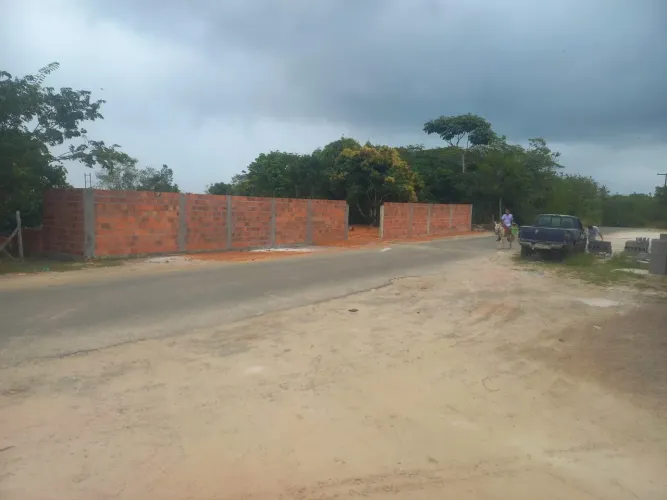 Terreno na estrada principal a 7km da praia