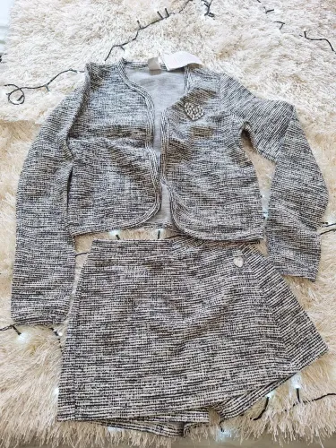 Conjunto saia e casaquinho infantil
