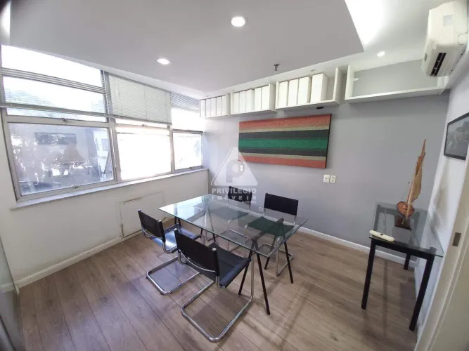 Sala comercial à venda no Largo da Carioca, totalmente reformada, 3 ambientes e 2 banheiro