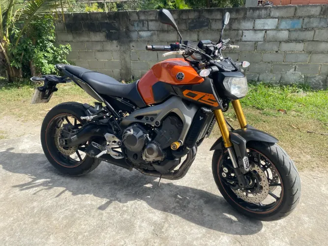 Vendo MT09 2016 Laranja moto muito nova