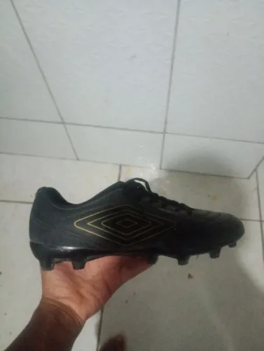 Vende-se chuteira nova usada só uma vez 