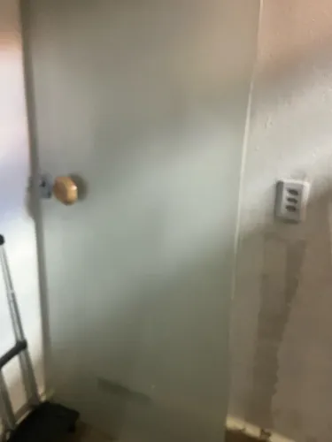 Porta de vidro com película fosca 