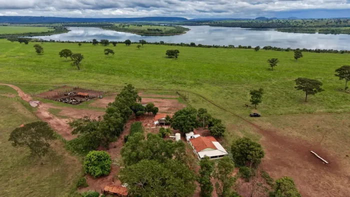 FAZENDA Á VENDA EM GOIÁS - 97 ALQUEIRES COM GRANDE DISPONIBILIDADE DE ÁGUA - DULPA APTIDÃO
