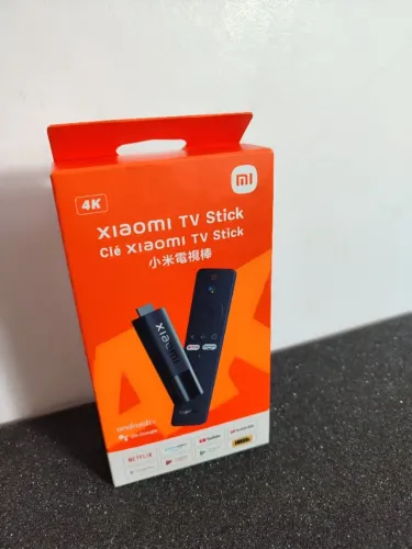 Xiaomi mi tv stick 4k com 2gb de ram para streaming de canais e apps Lacrado