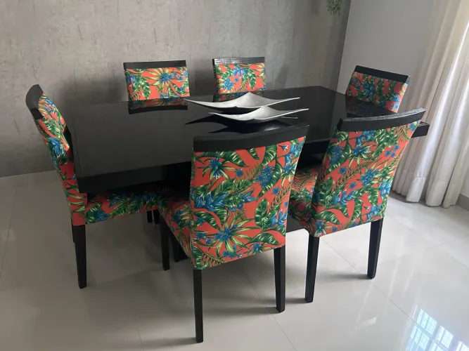 Mesa de jantar com 6 cadeiras