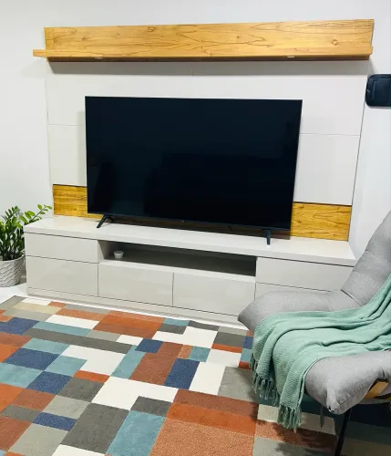 Home e Painel/ Madeira com Laca
