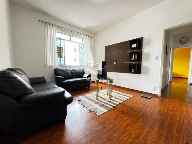 Apartamento Reformado no Centro de Juiz de Fora - MG com 2 Quartos e Suíte Praticidade To