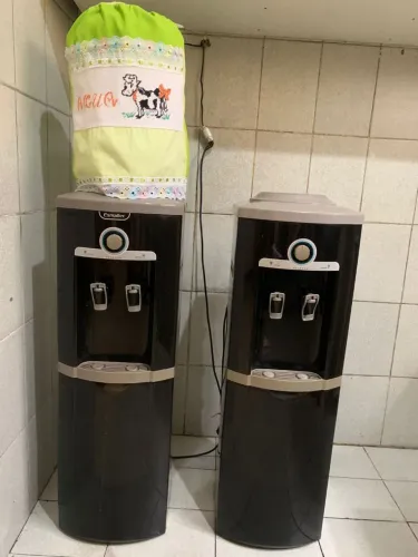 Dois Bebedouro de água (Esmaltec) de coluna refrigerador por compressor Gelágua 
