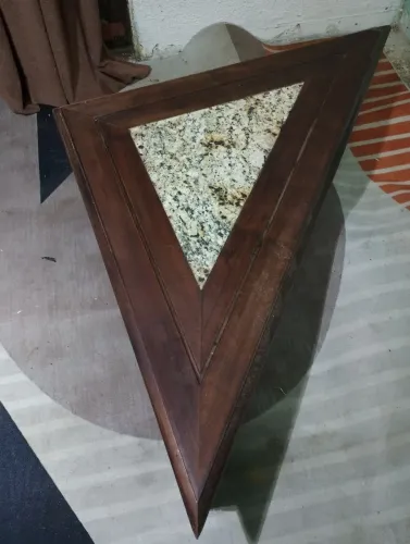 Mesa de madeira imbuia em perfeita condições 