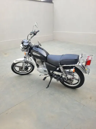 Moto Suzuki Intruder 125