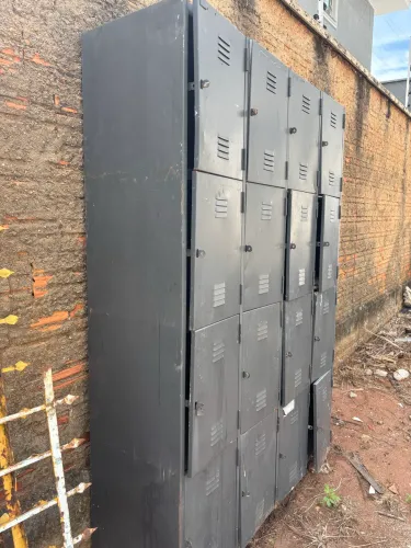 Armário escaninho/locker com 16 cabines