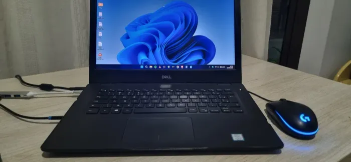 Notebook Dell Latitude Core i5 OItava 8GB DDR4 e SSD com Windows 10, bateria top!