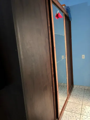 Guarda roupa grande e espaçoso