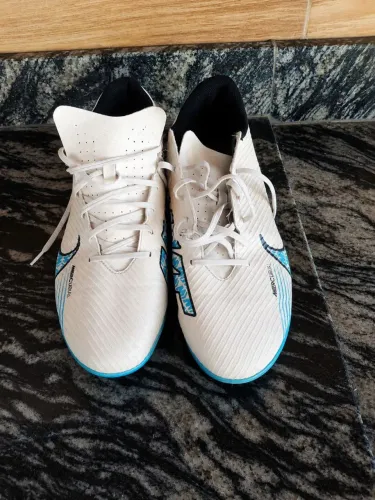 Chuteira Nike mercurial