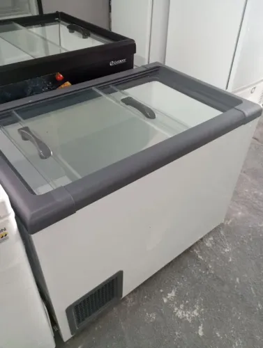 NZ. Freezer horizontal 300 litros tampa de vidro Gelopar