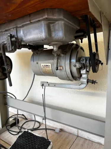 Máquina de Costura Industrial Luki DDL-550 Completa
