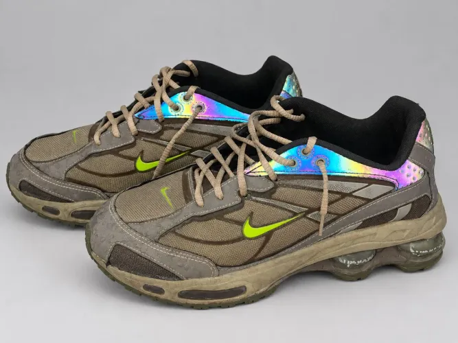 Tênis estilo Nike Shox cinza e verde - seminovo