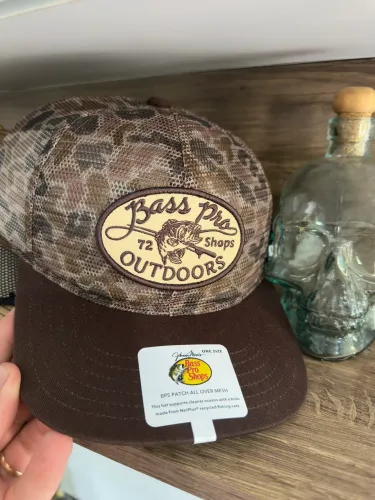 Boné Bass Pro Shops marrom 
